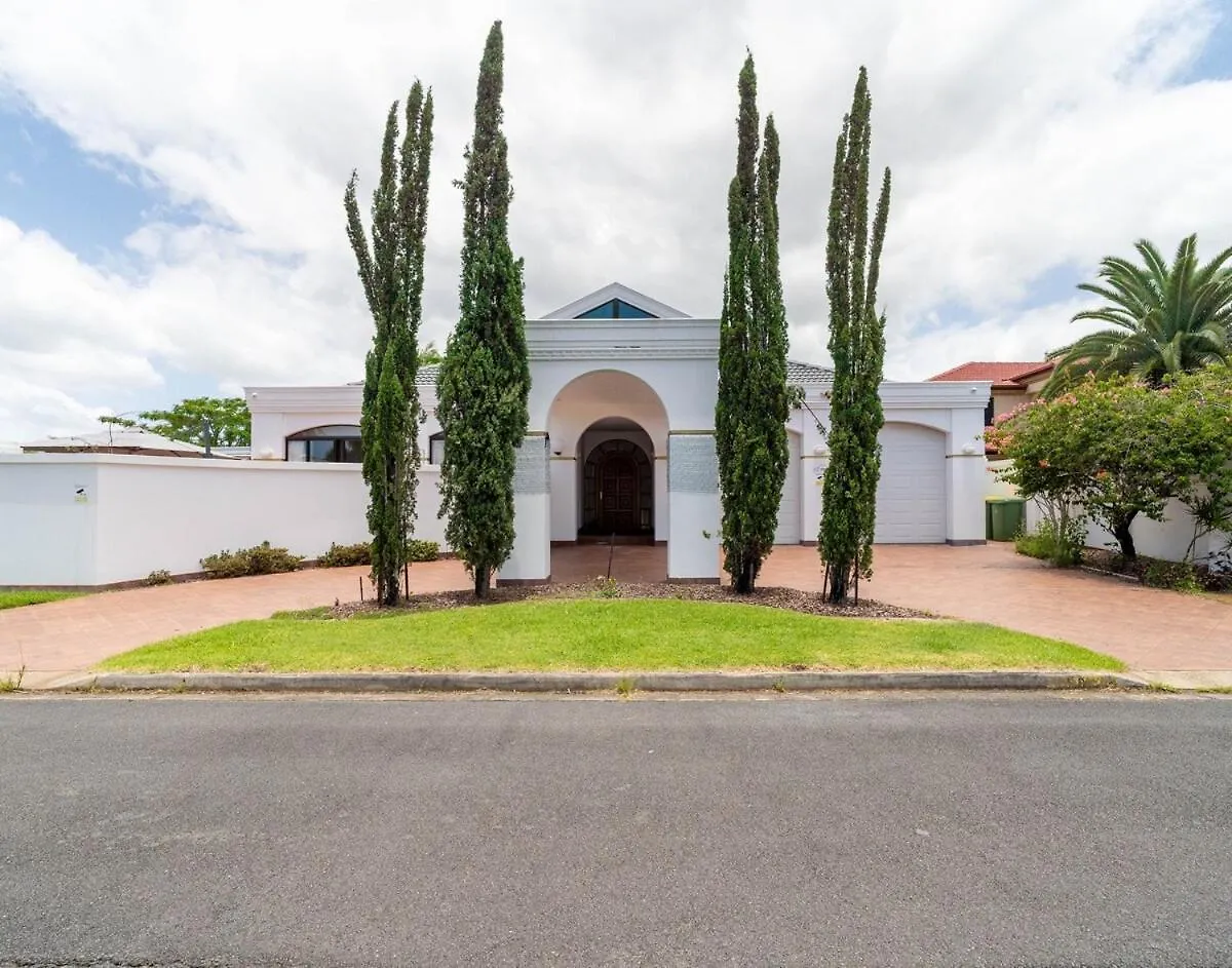 Villa Lakeside Palm Gold Coast