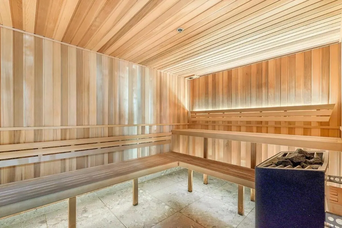 Sky-high Beachside Apartamento