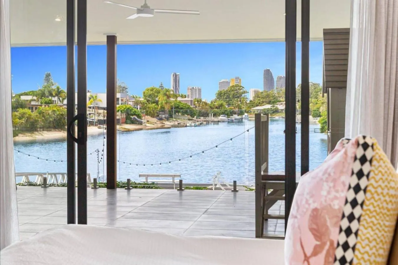 Water View Family Getaway - Wifi, Pool, Bbq Holiday home