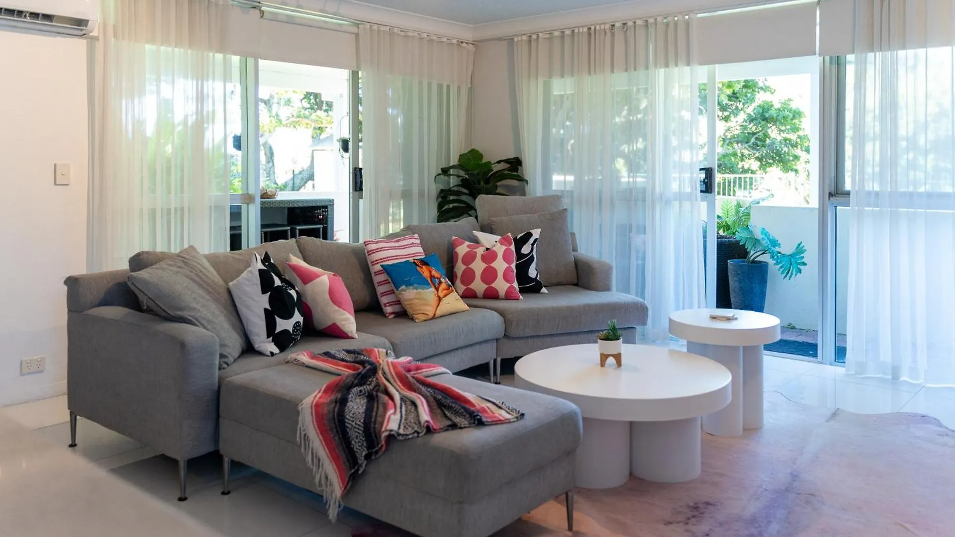 Beachside Beauty At Burleigh Pavilion! * Gold Coast