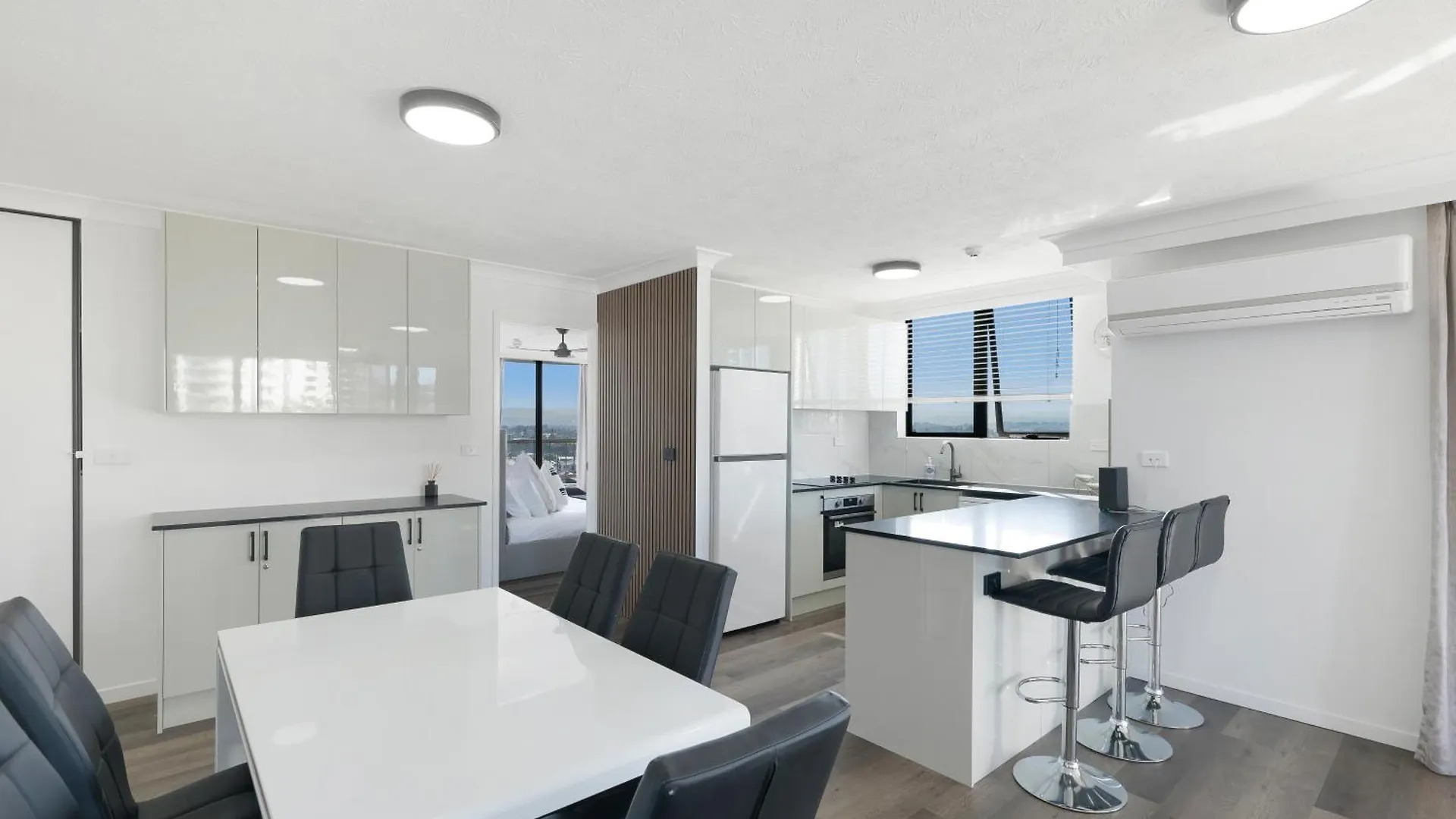 Surfers Paradise Entire * Gold Coast