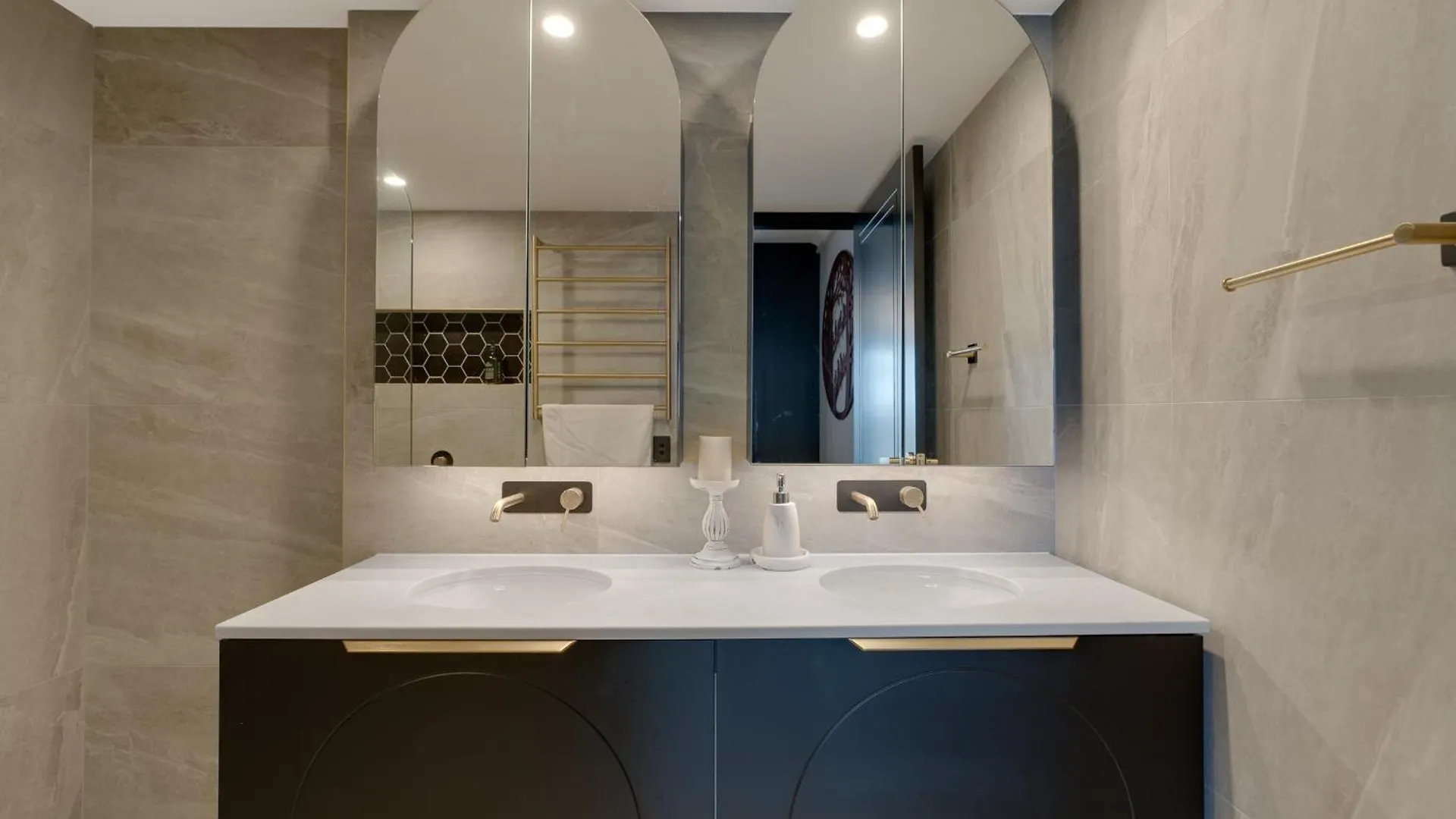 Daire Luxury 3-br Escape With Stunning Views *