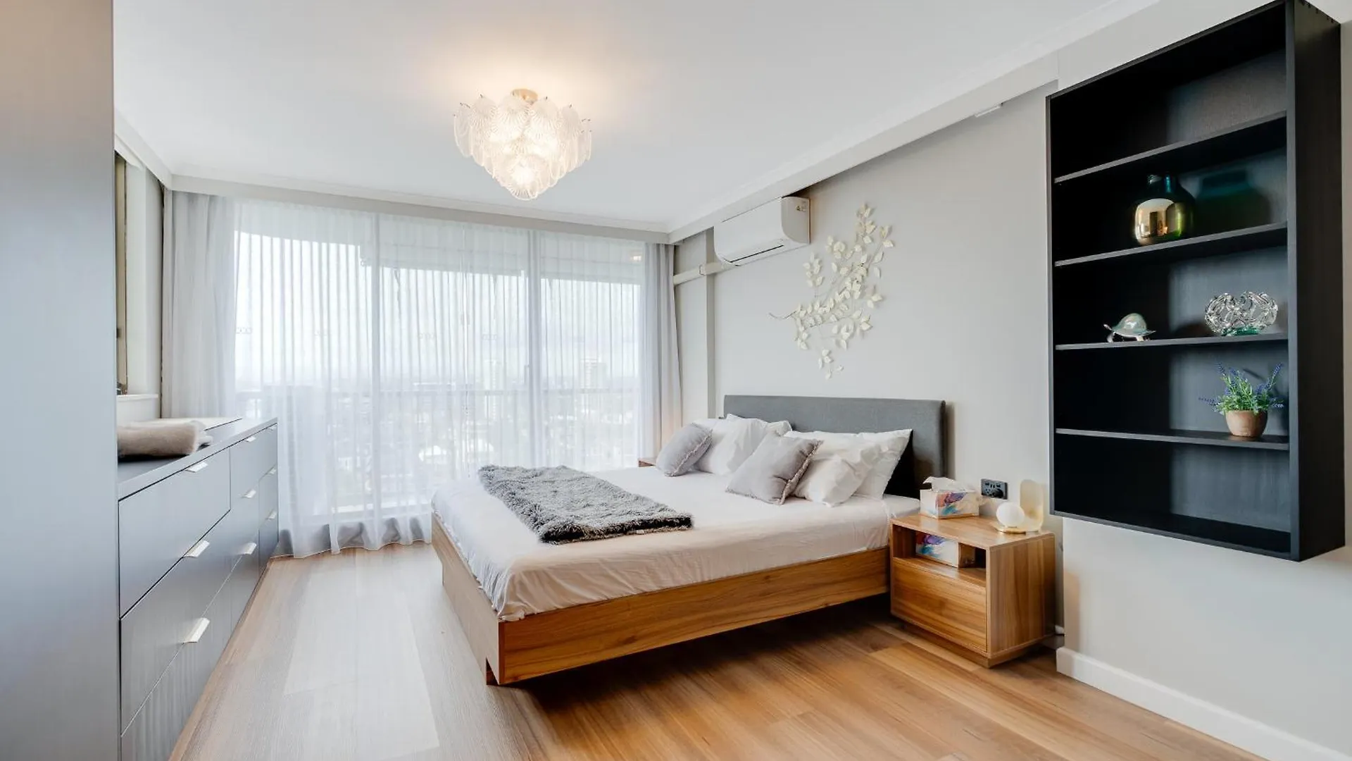 Daire Luxury 3-br Escape With Stunning Views Gold Coast