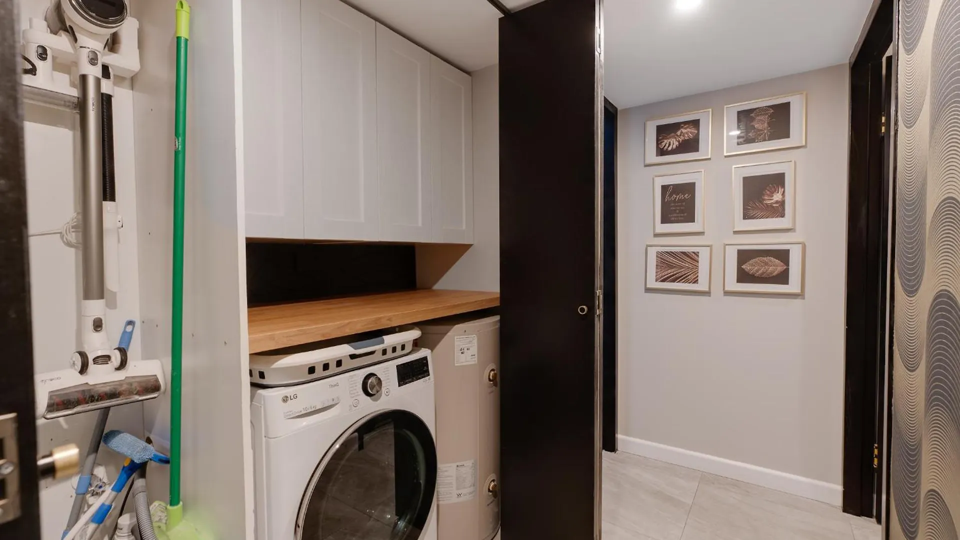 Luxury 3-br Escape With Stunning Views Gold Coast