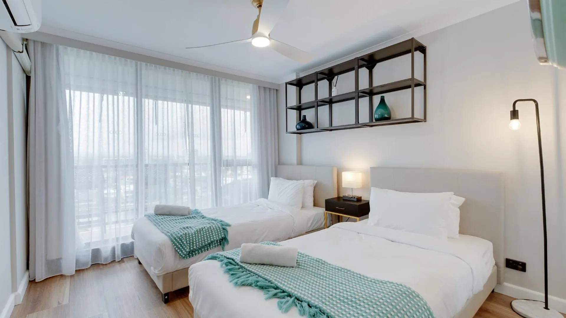 Luxury 3-br Escape With Stunning Views * Gold Coast