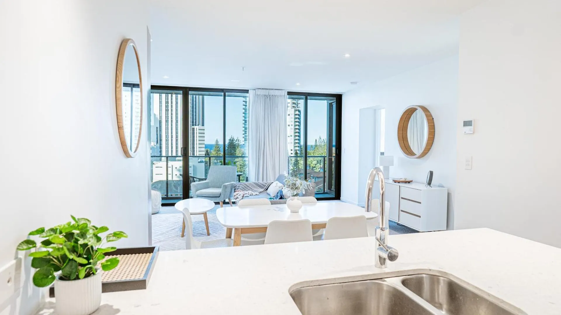 Special Deal! 2br In Heart Of Apartment *