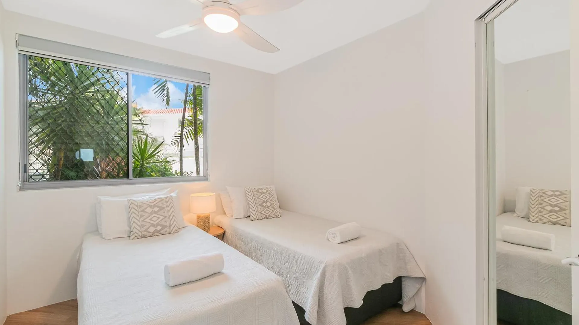 Oceanside - Absolute Beachfront 4* Gold Coast