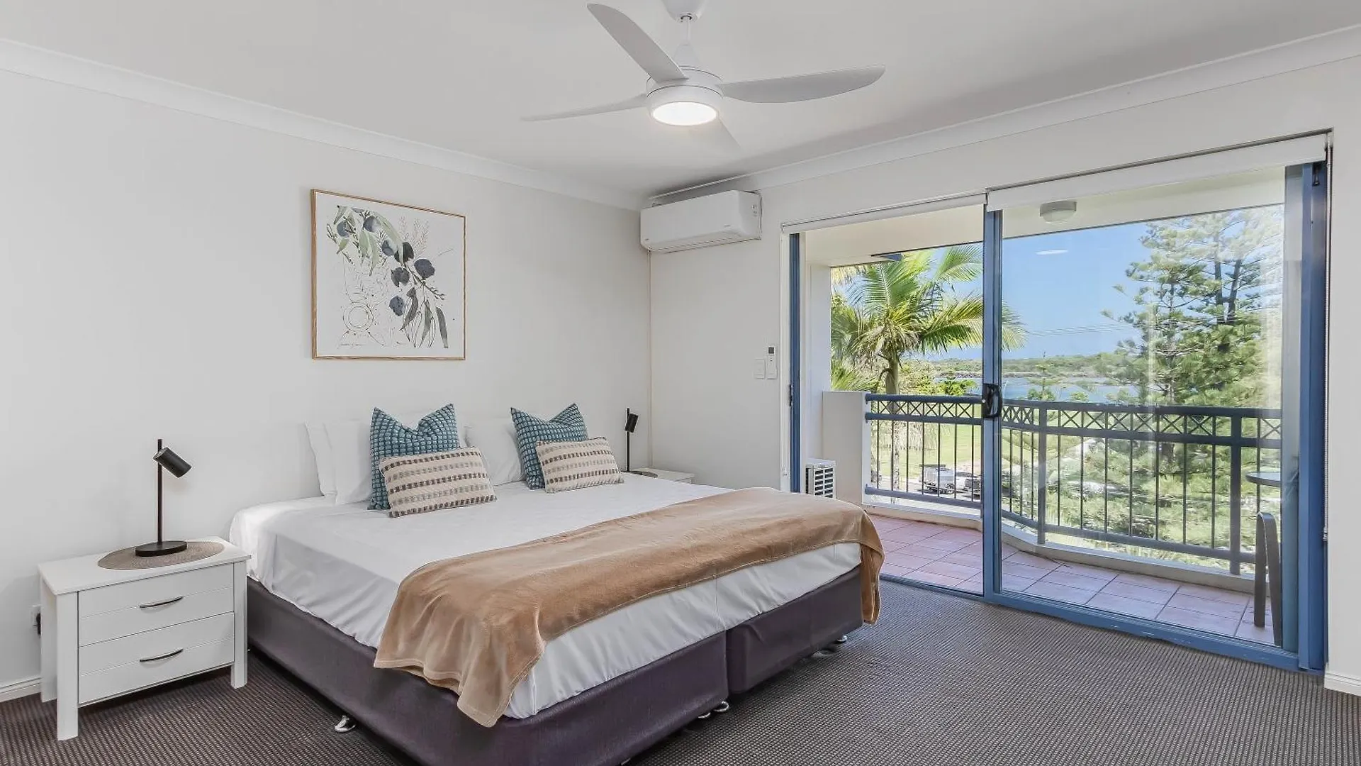 Bella Mare Coolangatta Beachside 4*