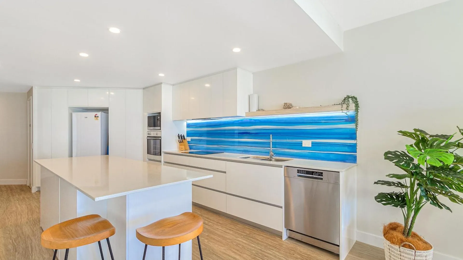 Oceanside - Absolute Beachfront 4*