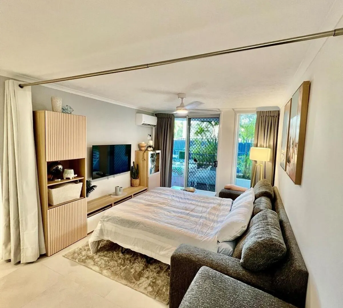 Coastline Escape Renovated Unit - New Listing Apartment Gold Coast