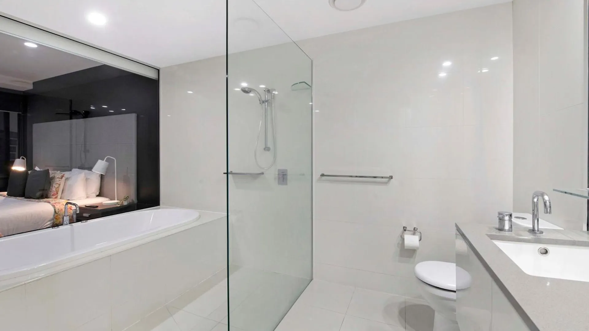 Ocean Views! - One Bedroom With - From Level 9 - Circle On Cavill - Self Contained & Privately Managed - Wow Apartamento Gold Coast
