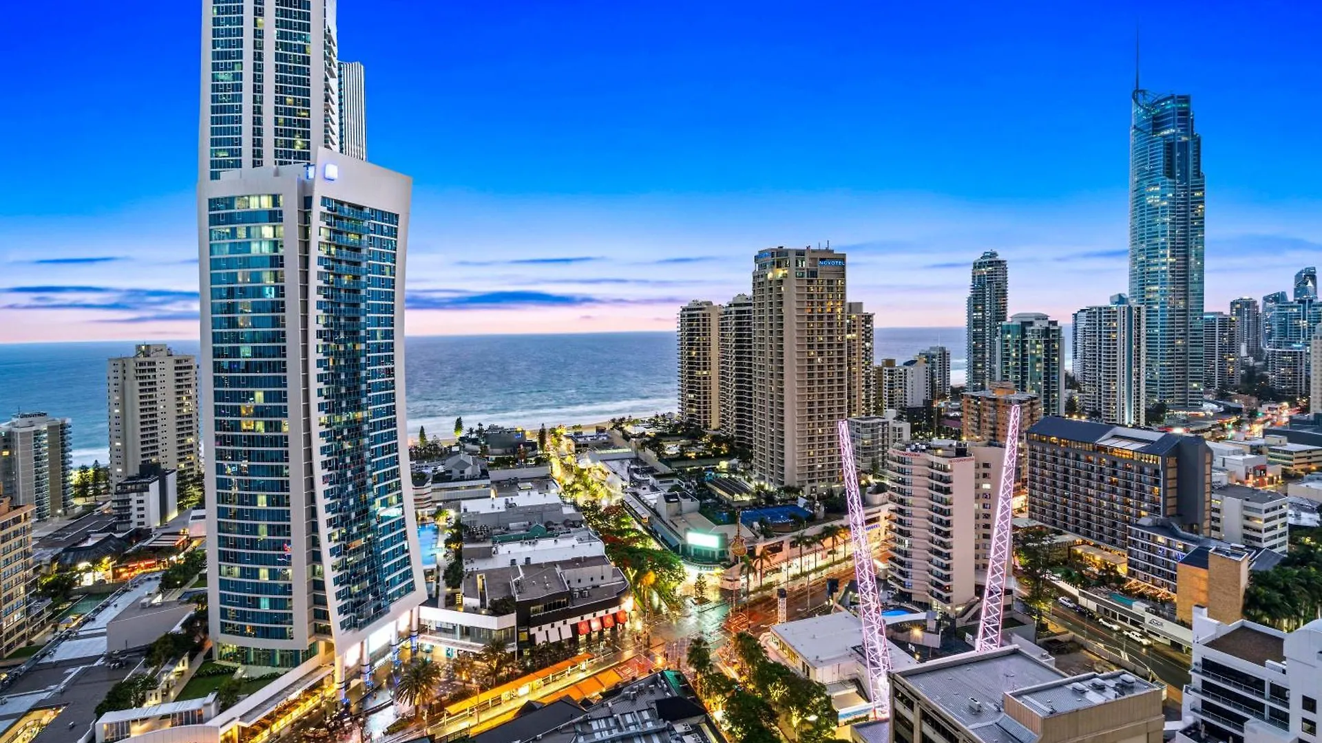 Ocean Views! - One Bedroom With - From Level 9 - Circle On Cavill - Self Contained & Privately Managed - Wow Apartamento