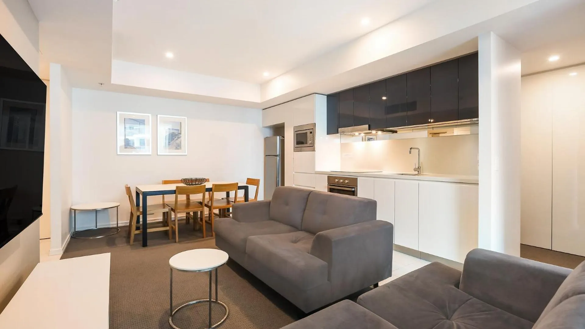 Number 1 H Residences - Wifi, Parking & By Holidays