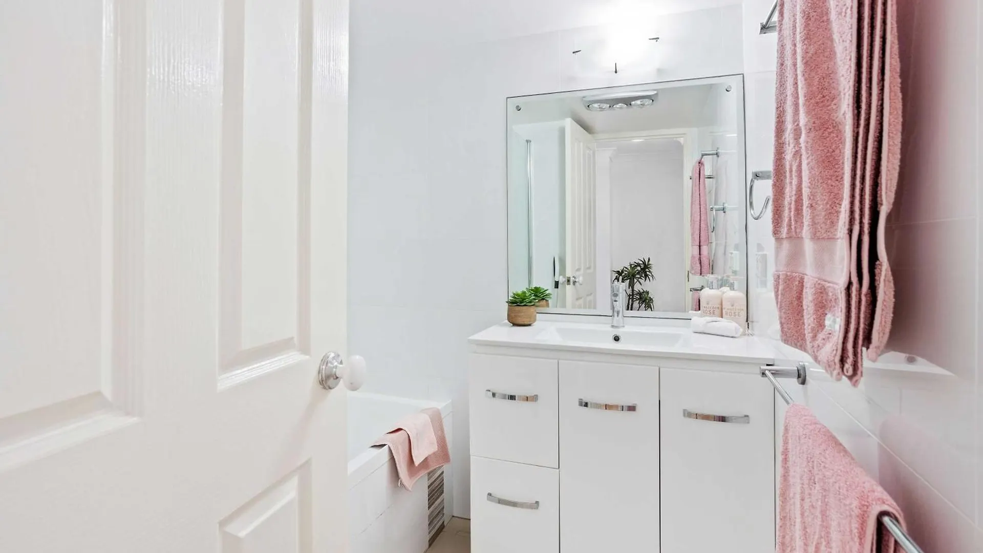 Bella Mare Coolangatta Beachside 4*