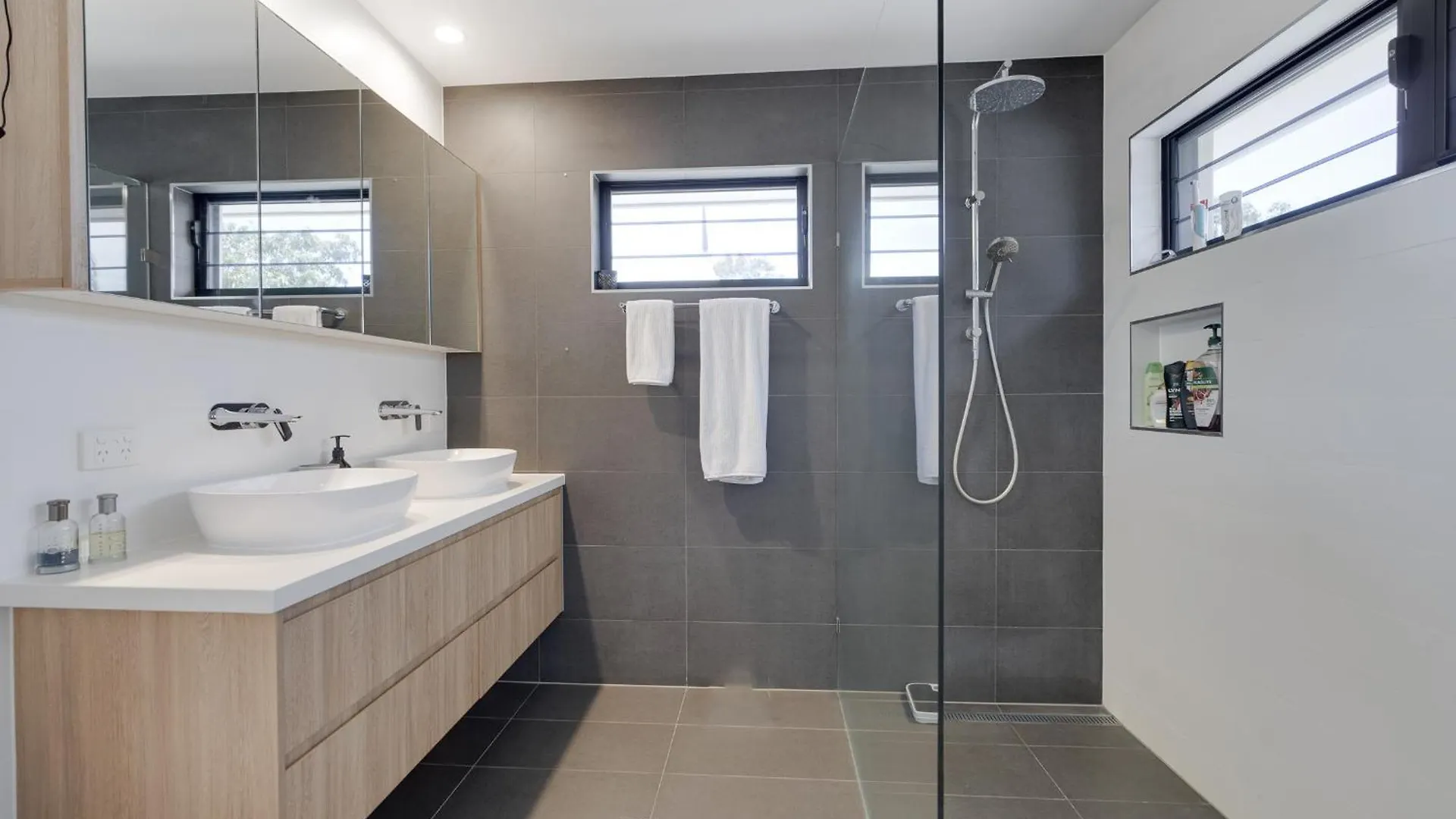 Christmas Special! Spacious 4-br Family Oasis Prázdninový dům