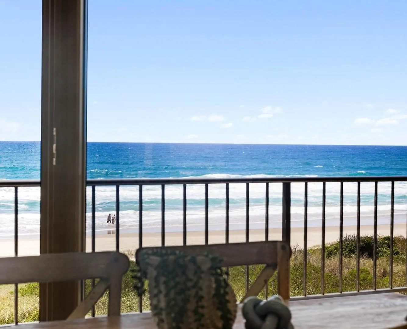 Surfside Court - Hosted By Burleigh Letting