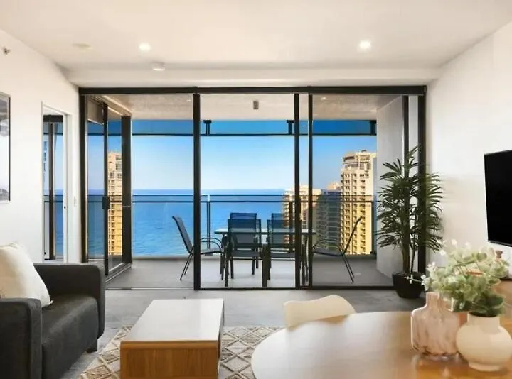 Circle On Cavill 2-bed Sea View * غولد كوست