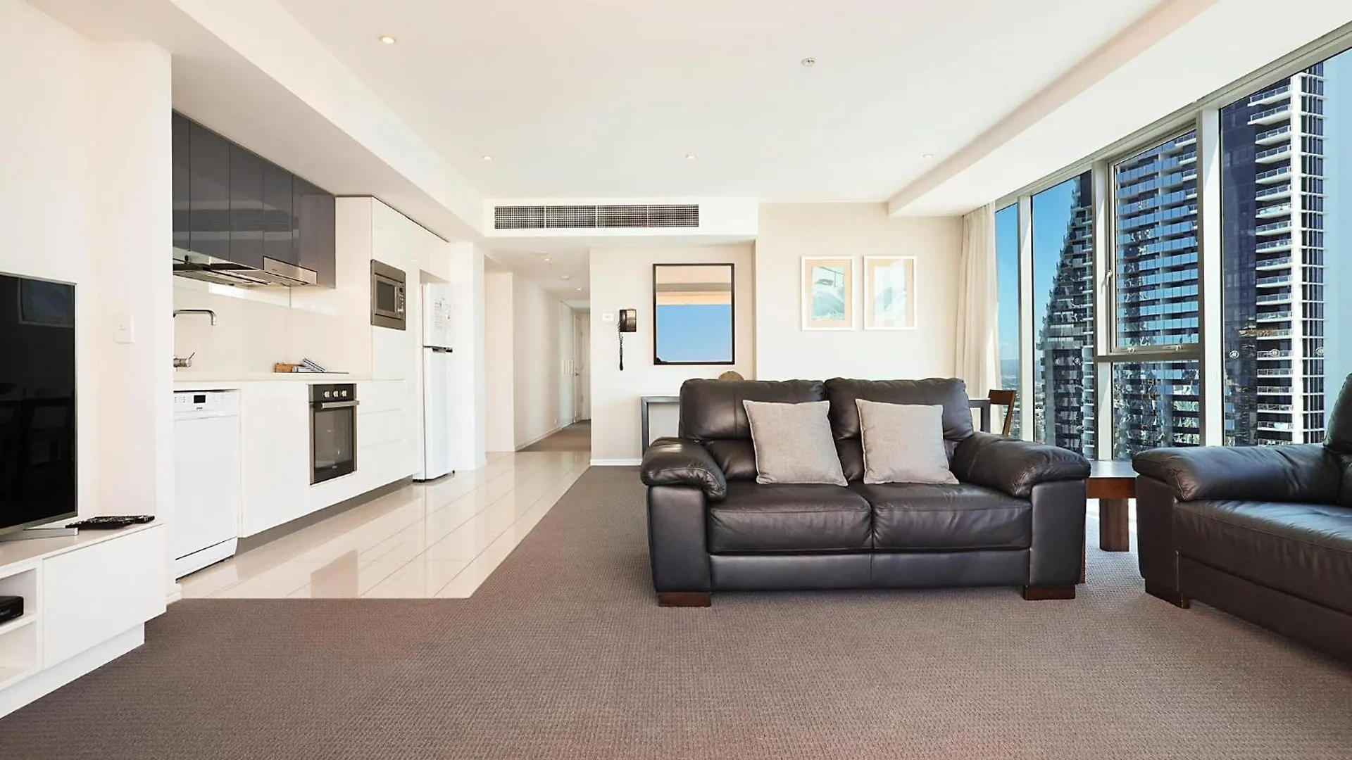 Number 1 H Residences - Wifi, Parking & By Holidays