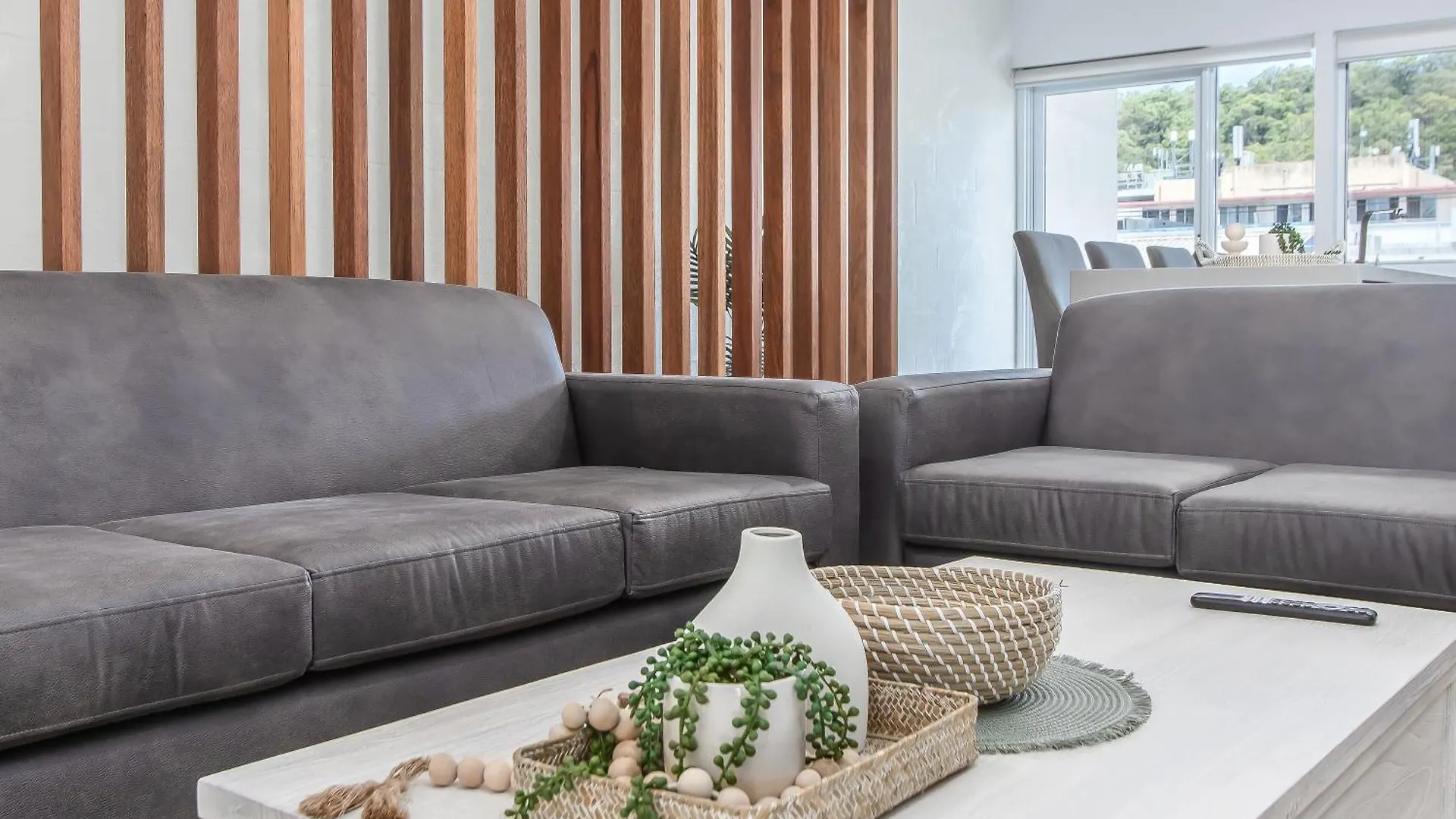 The Laneway By Burleigh Letting Company *