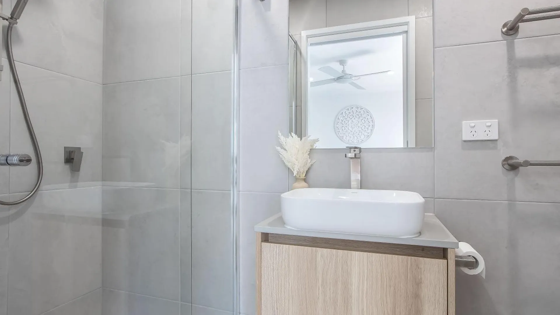 The Laneway By Burleigh Letting Company *