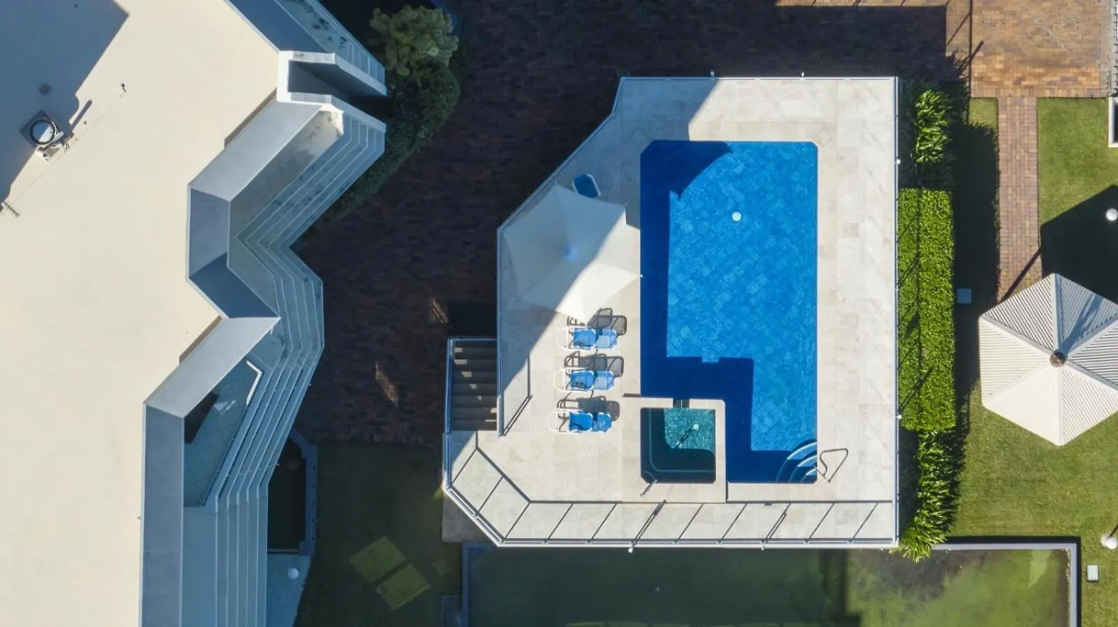 Foreshore Beachfront Aparthotel