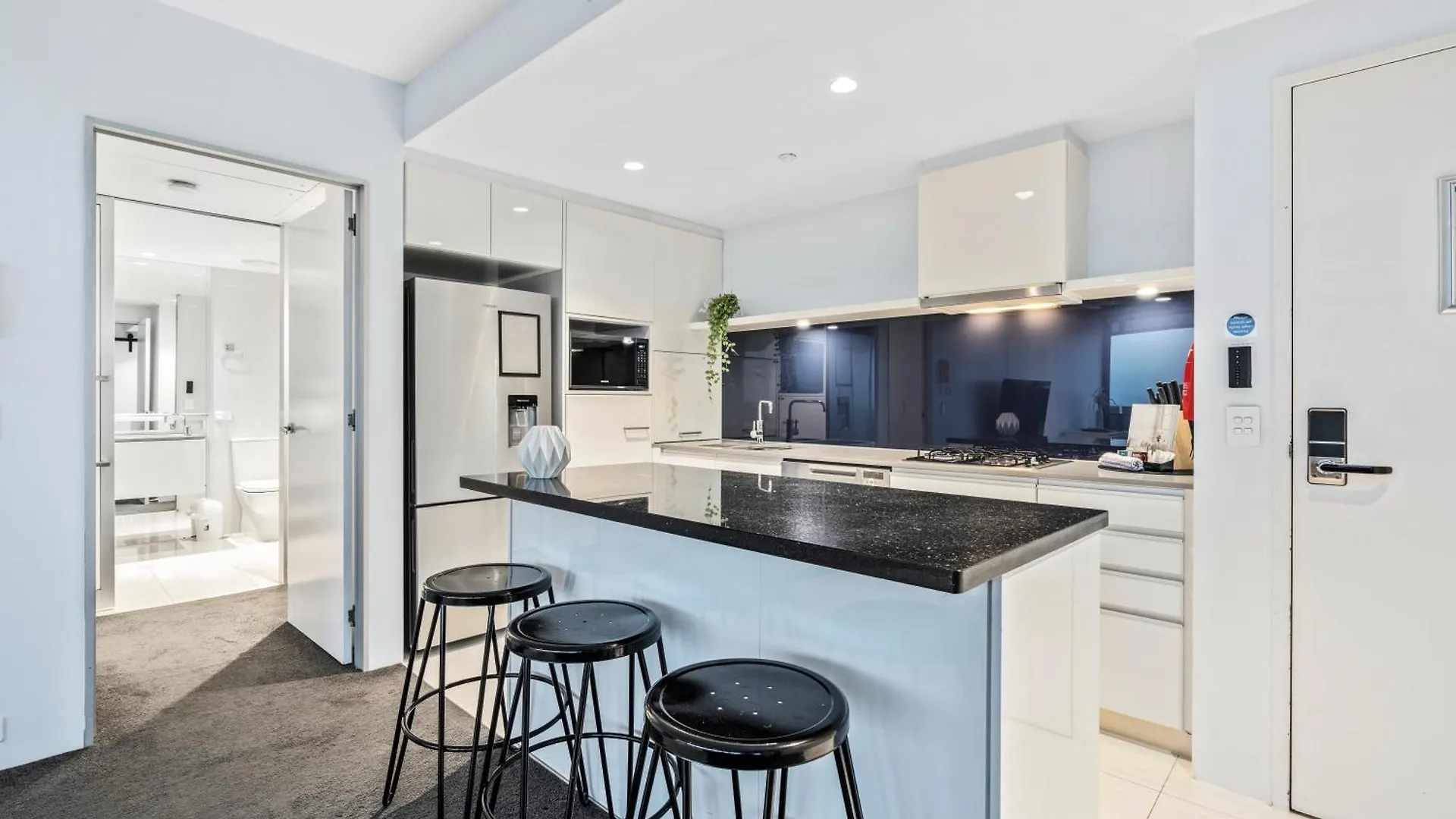 Circle On Cavill - Self Contained & Privately Managed - Wow Gold Coast
