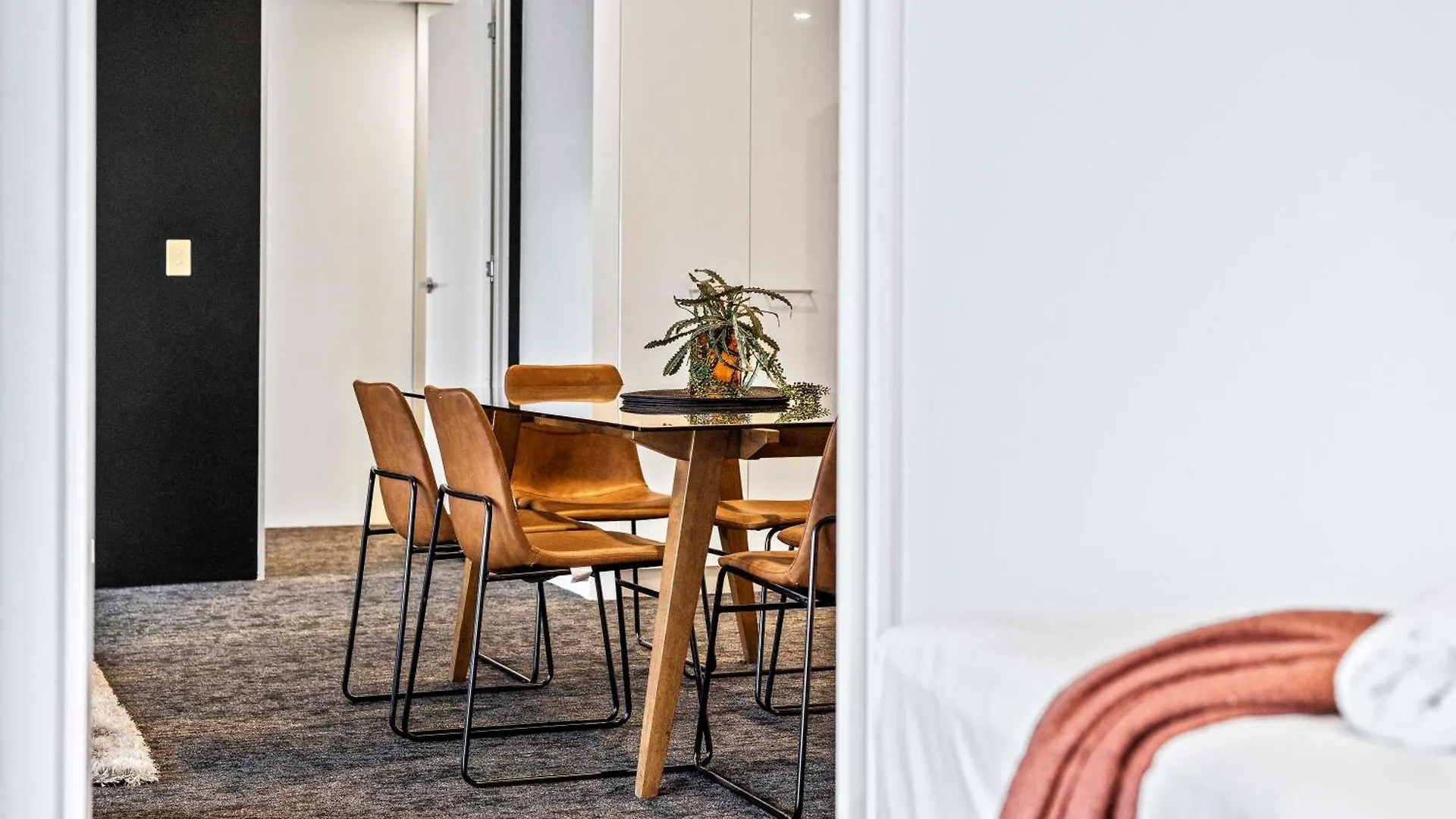 Apartamento Two Bedroom Self Contained - Circle On Cavill - Privately Managed
