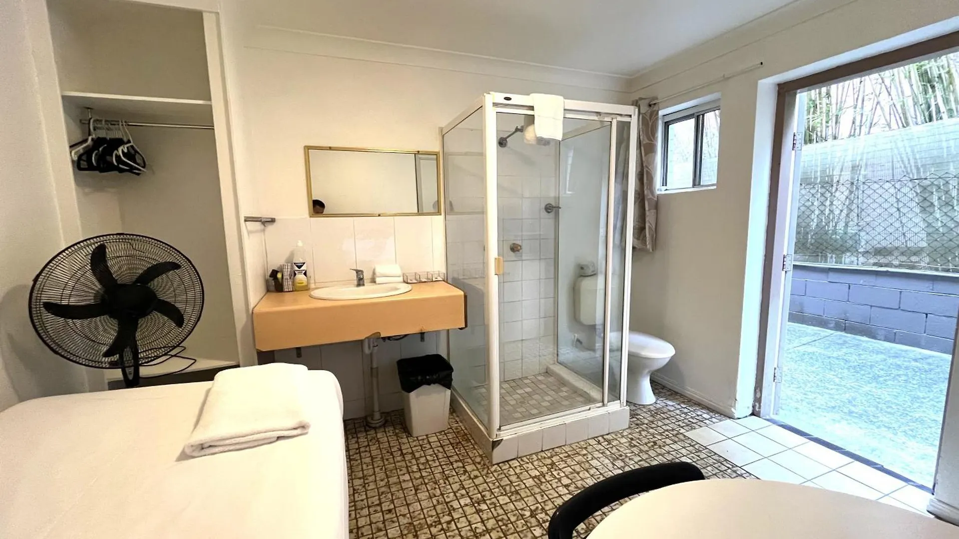 Browns Broadbeach Motel