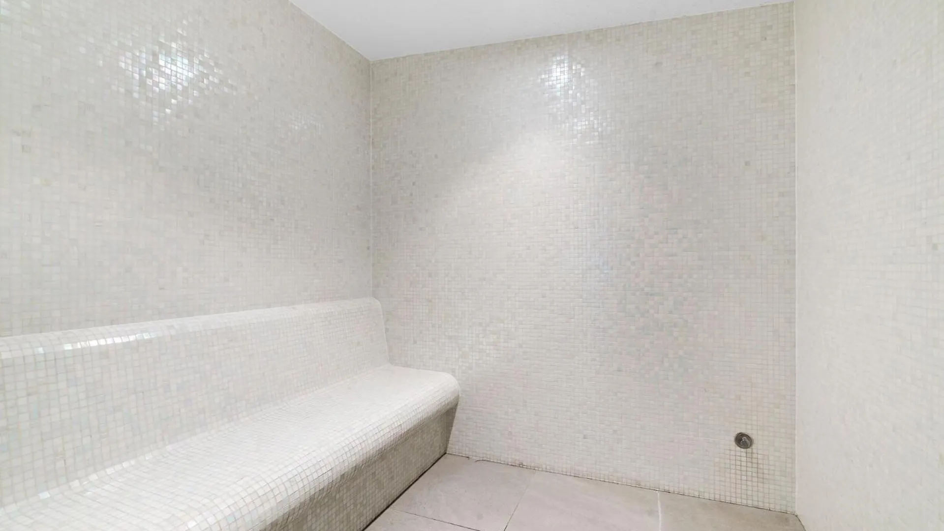 Luxury One Bedroom Gold Coast