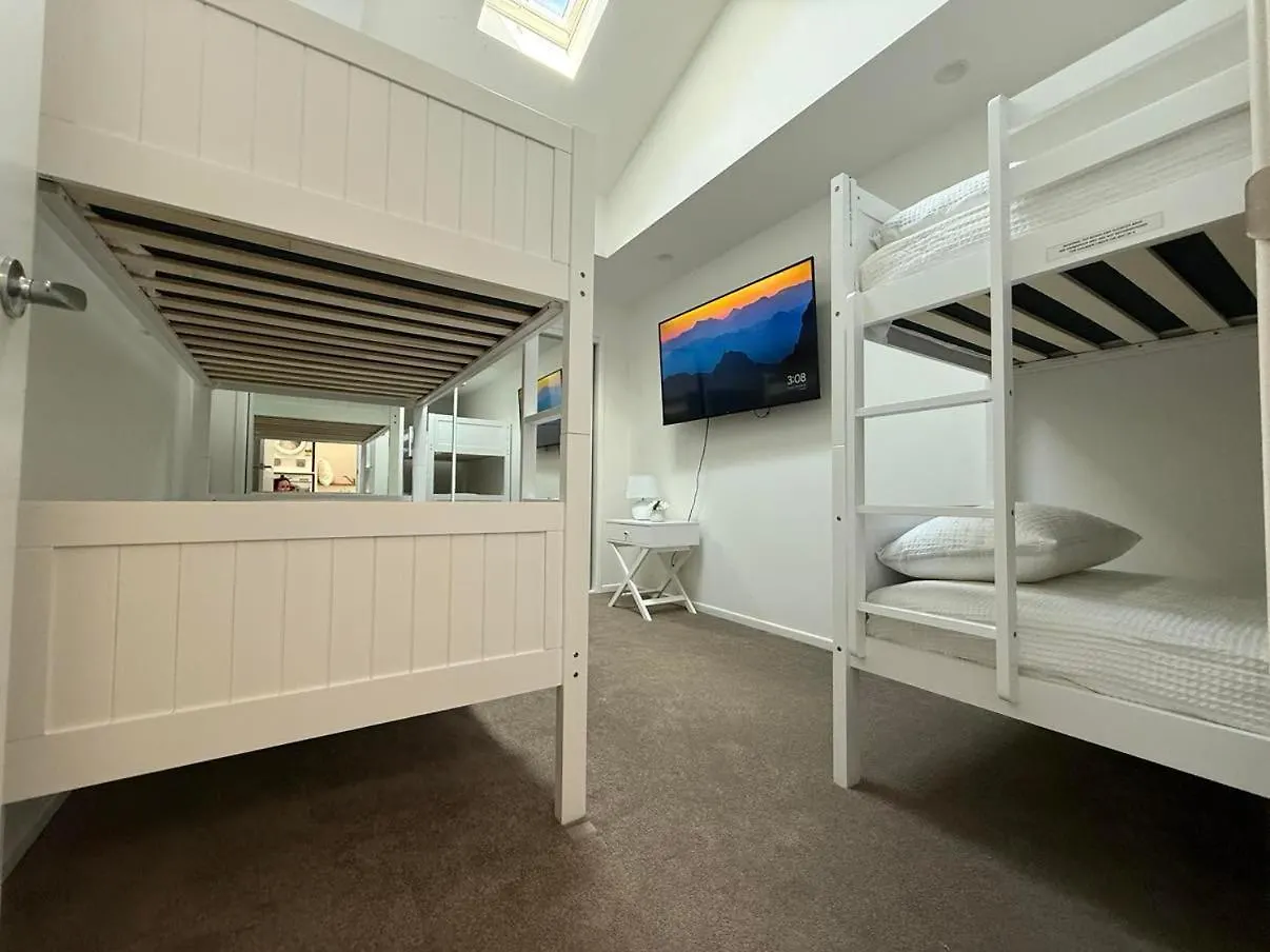 Lux Waterfront Villa With Magnesium Spa - The Goldie *