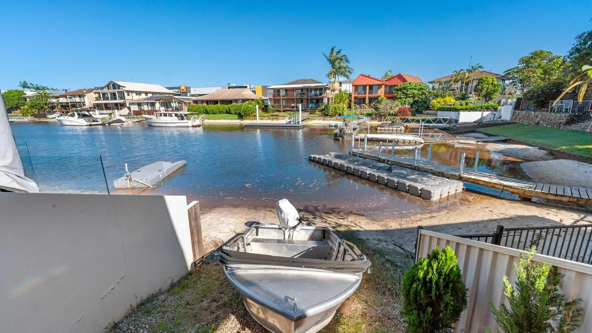 Lux Waterfront Villa With Magnesium Spa - The Goldie * Gold Coast