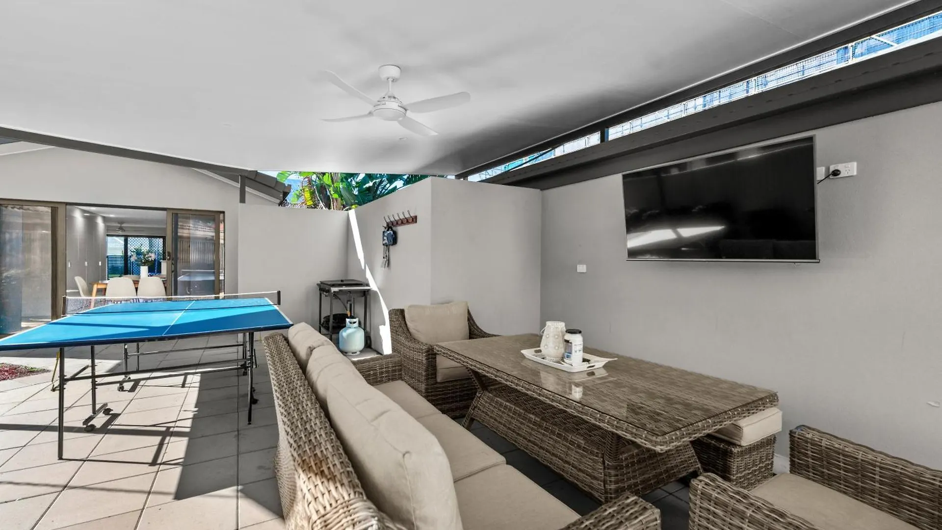 Lux Waterfront Villa With Magnesium Spa - The Goldie Villa Gold Coast