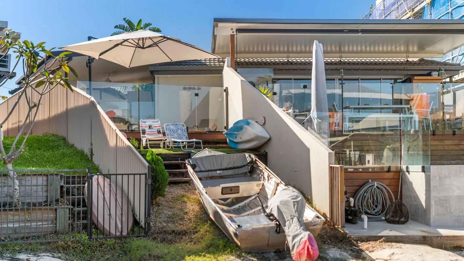 Lux Waterfront Villa With Magnesium Spa - The Goldie
