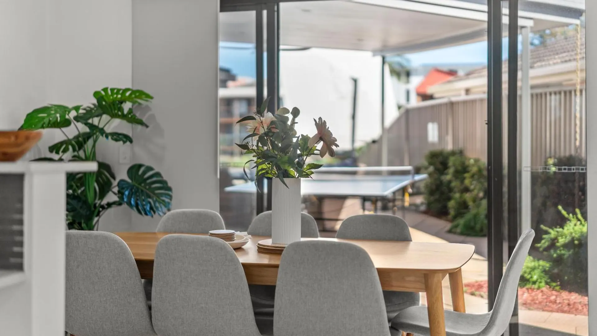 Lux Waterfront Villa With Magnesium Spa - The Goldie Villa Gold Coast