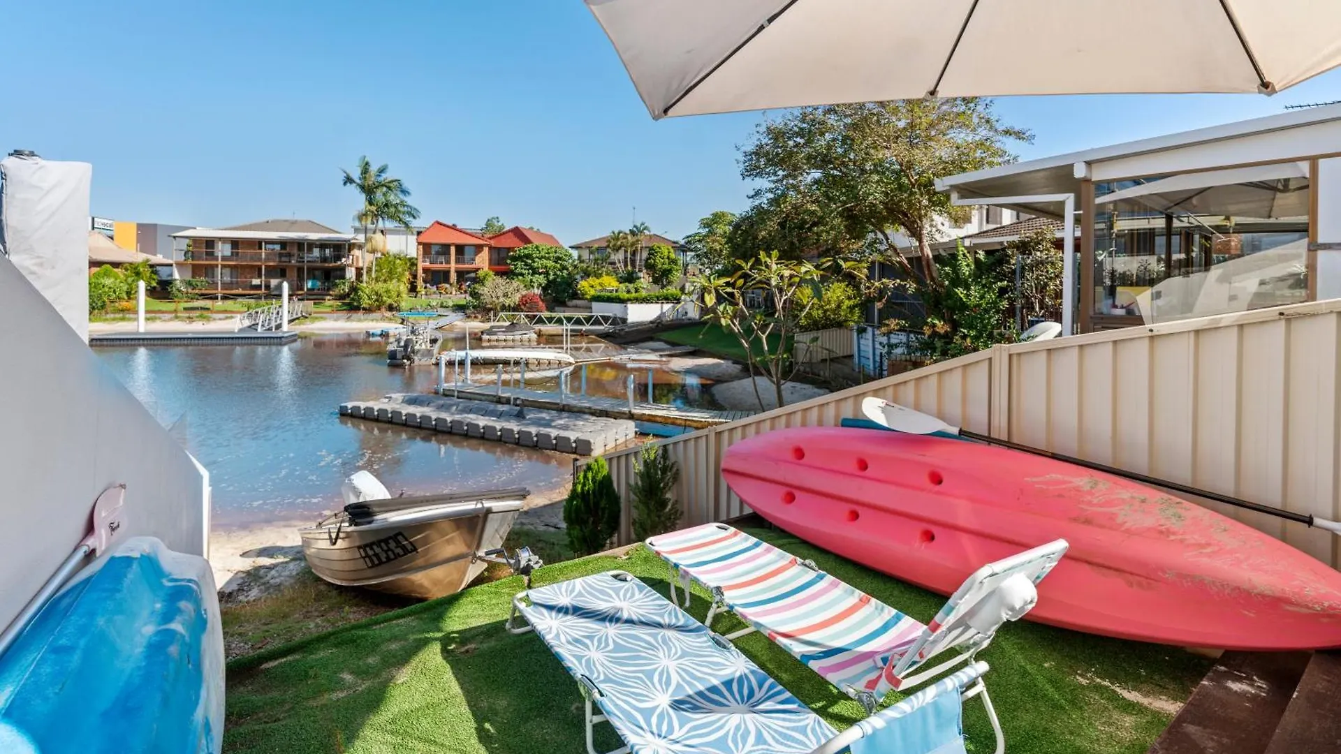 Villa Lux Waterfront Villa With Magnesium Spa - The Goldie Gold Coast