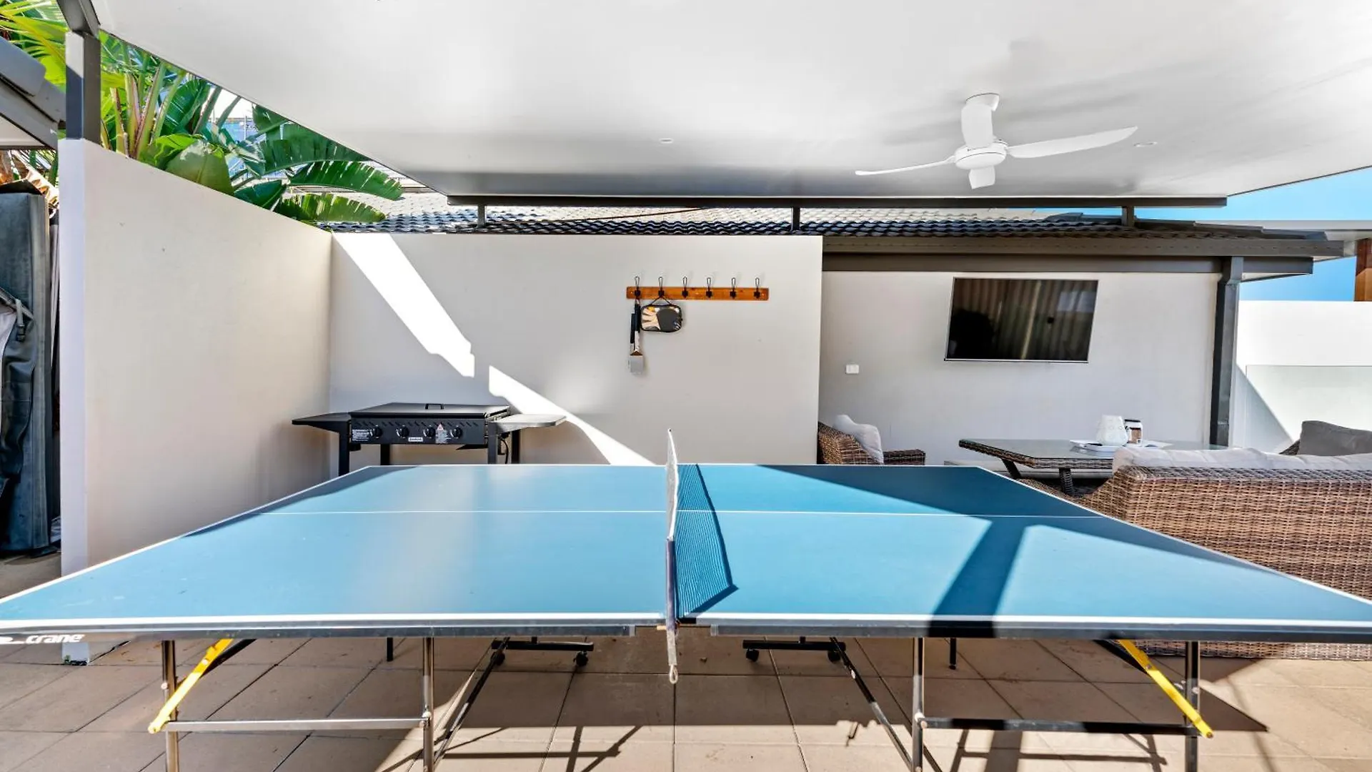 Lux Waterfront Villa With Magnesium Spa - The Goldie *