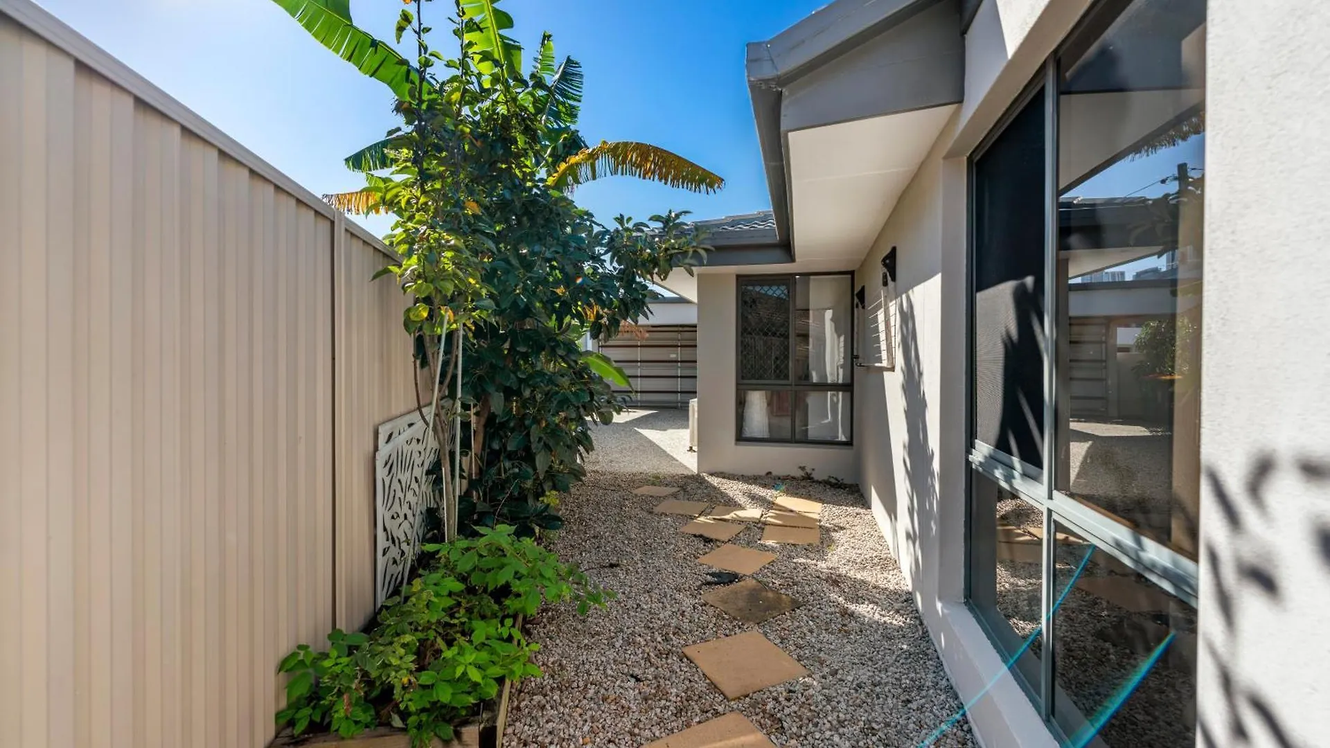Lux Waterfront Villa With Magnesium Spa - The Goldie Villa *