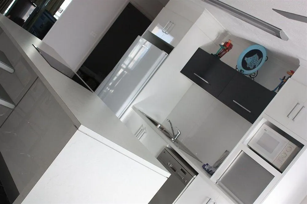 Апарт-отель Burleigh Gardens North Hi-rise Голд-Кост