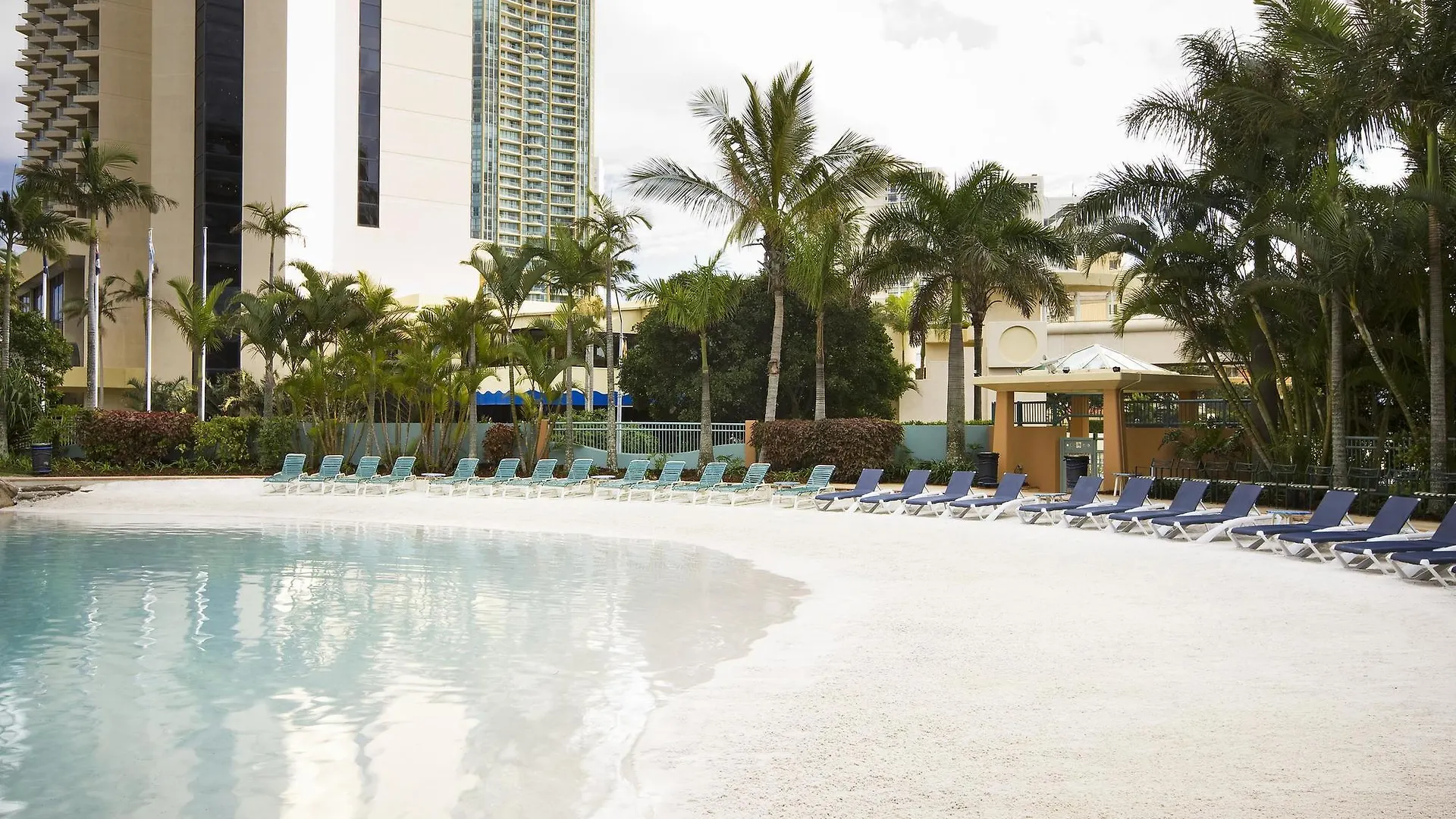 Mantra Crown Towers Aparthotel