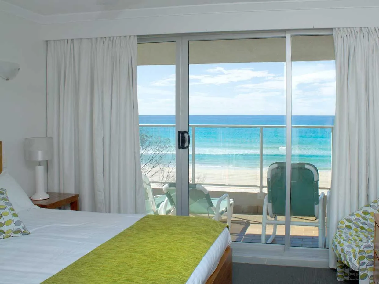 Pacific Surf Absolute Beachfront Aparthotel 3*