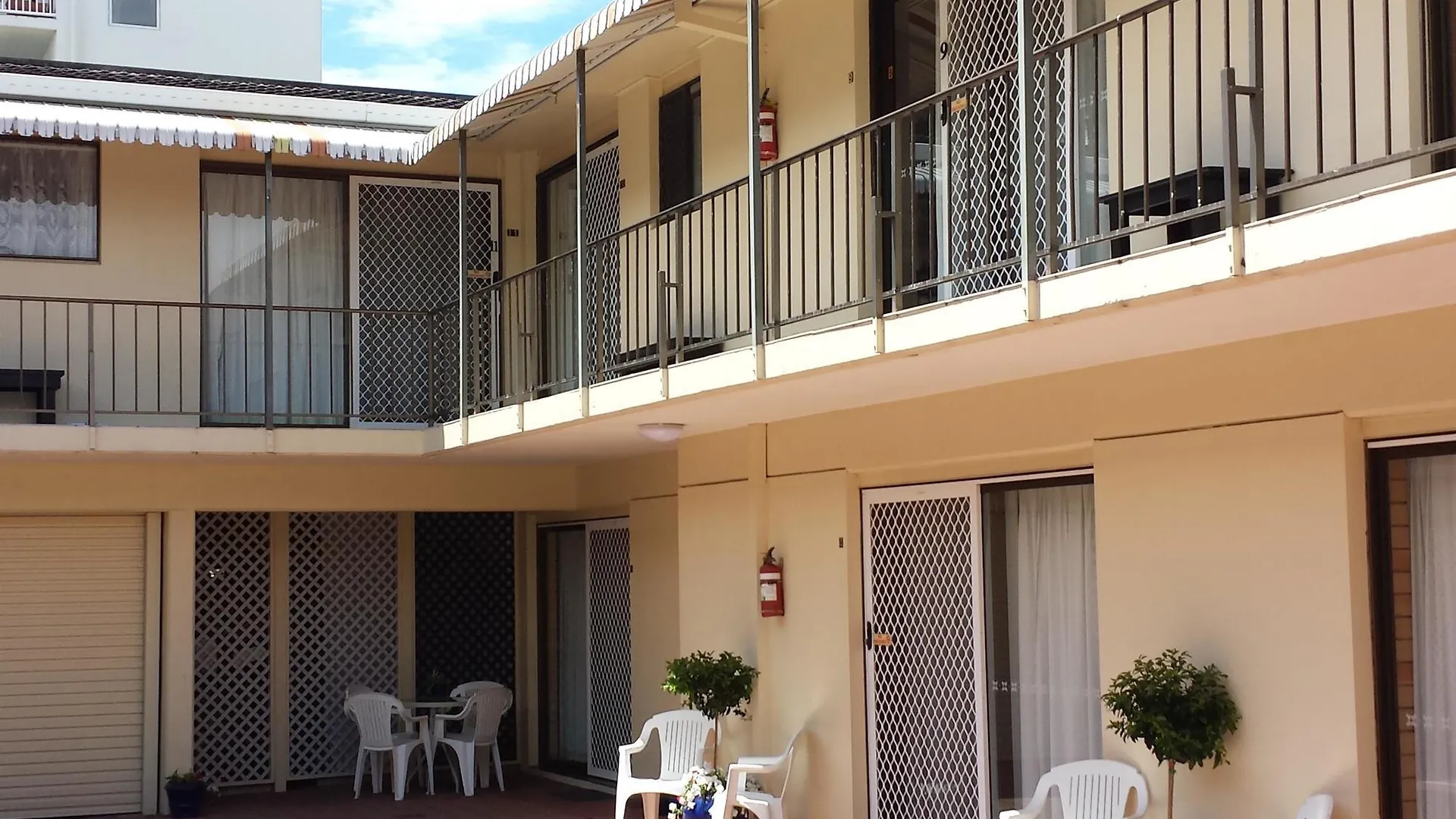 Airport - Only 300 Meters To Airport Terminal Motel