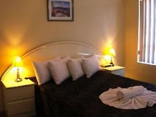 Chevron Palms By Premium Lägenhetshotell 4*