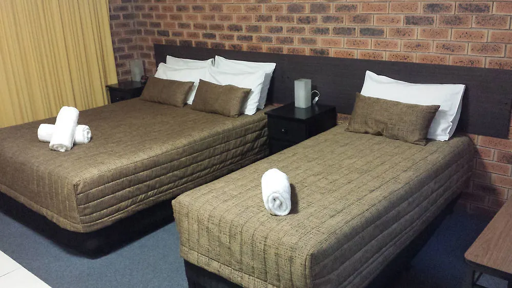 Airport - Only 300 Meters To Airport Terminal Motel 3*