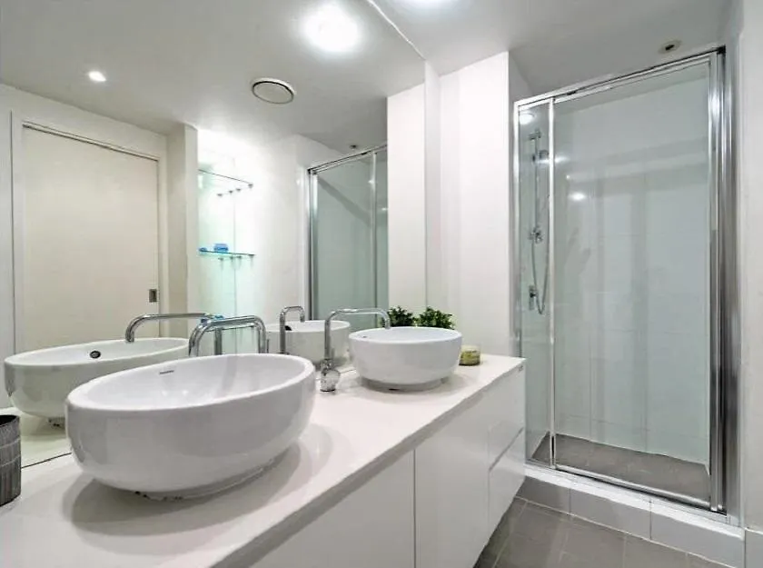 Waters Edge On The Broadwater Apartment