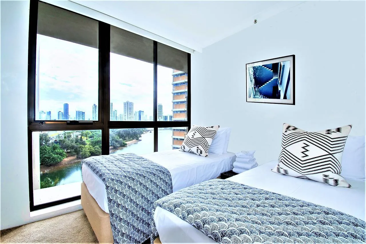 Capricorn One Beachside - Official Aparthotel Gold Coast