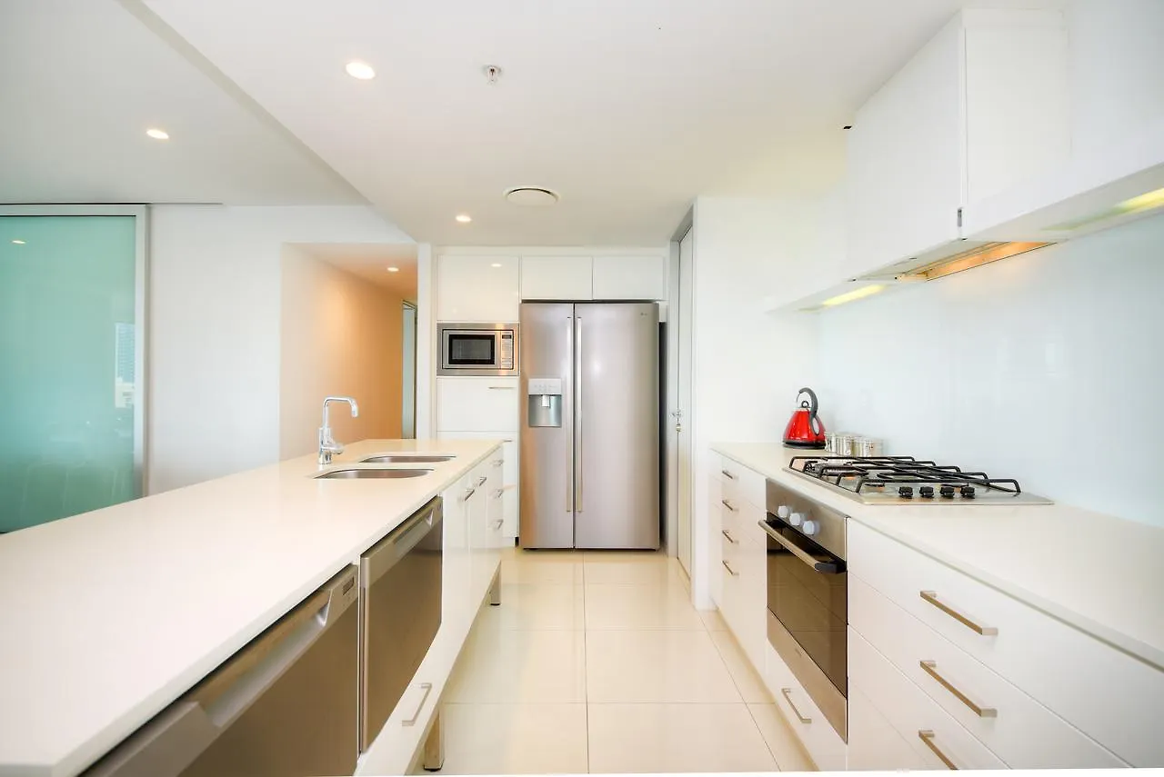 Private With Ocean Views At Q1 Apartmán