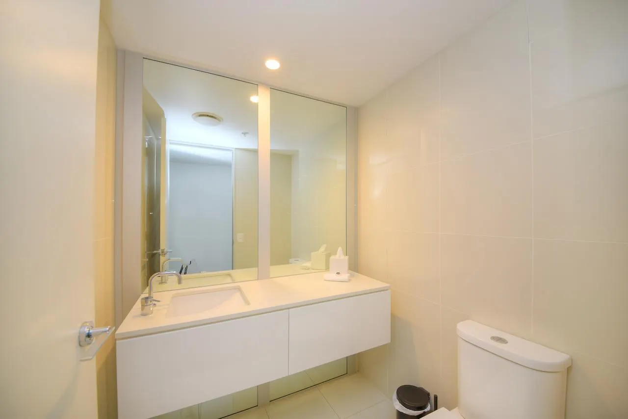 Private With Ocean Views At Q1 Apartmán