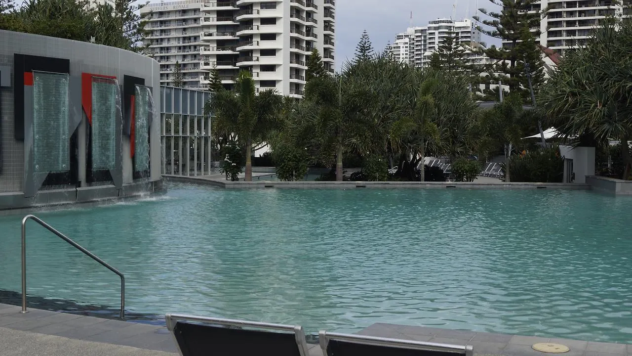 Private With Ocean Views At Q1 Apartmán