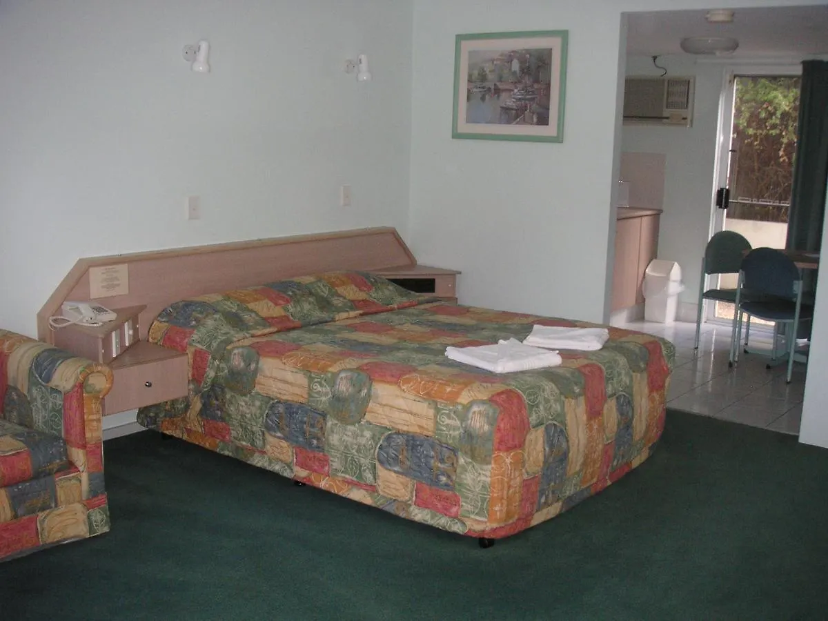 Runaway Bay Motor Motel 4*