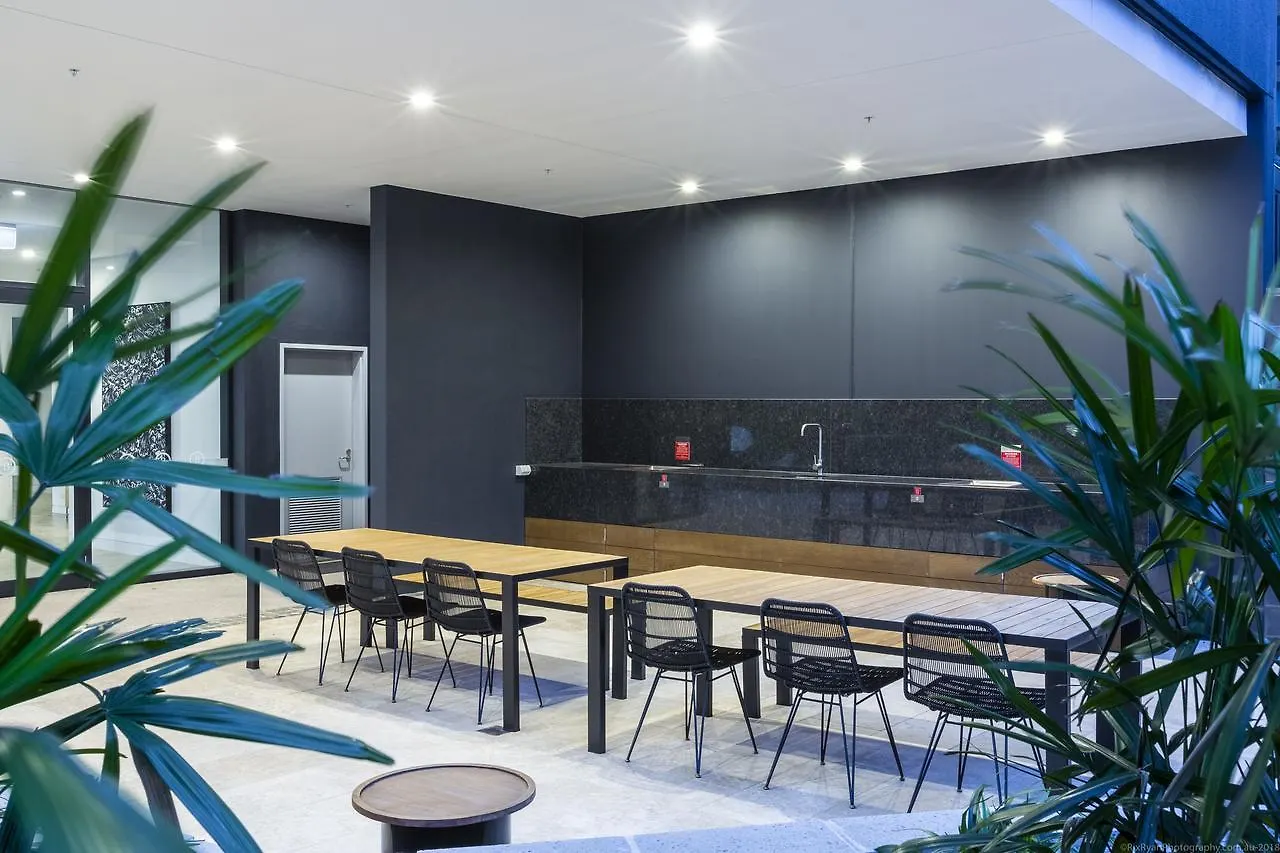 Boardwalk Burleigh - Official 4*